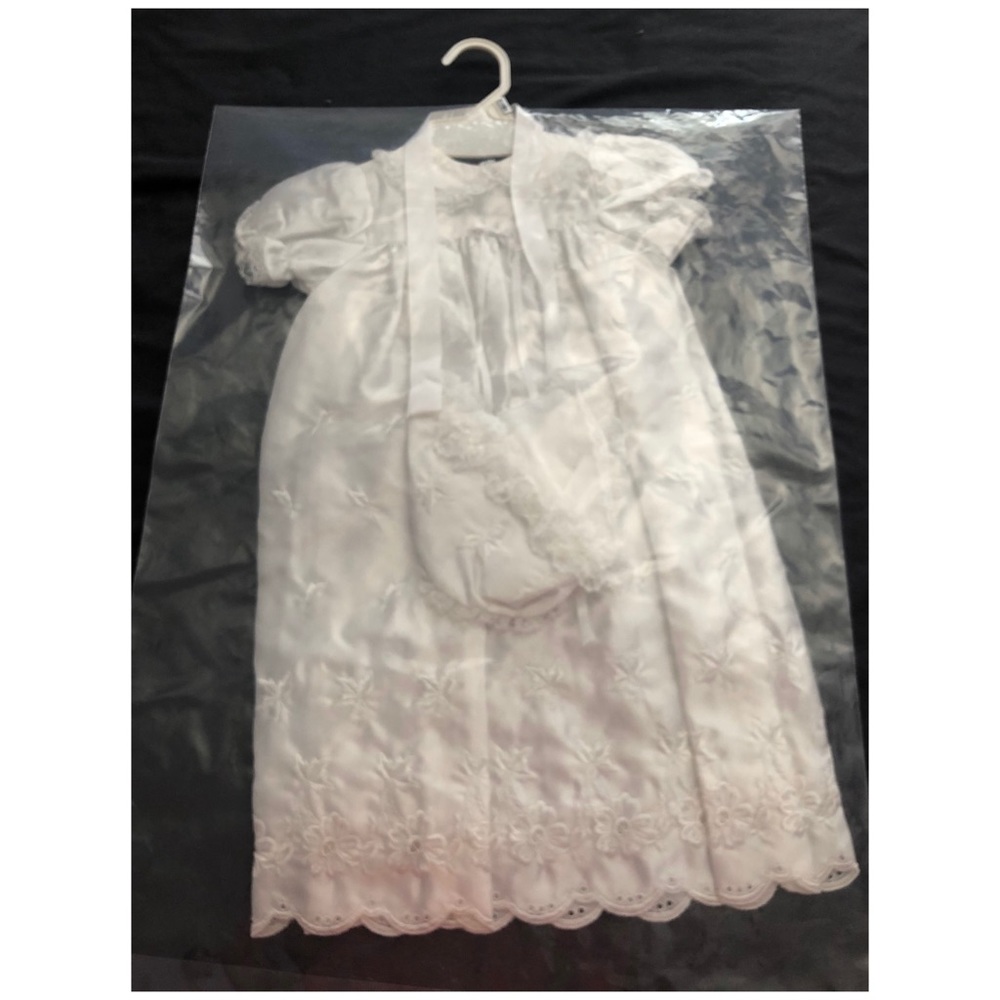 💕HP💕Vintage baby’s Christening dress and bonnet